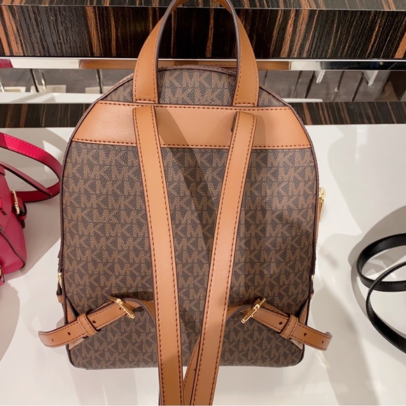 Michael Kors Jaycee Medium Backpack in brown signature - Picture 3 of 5